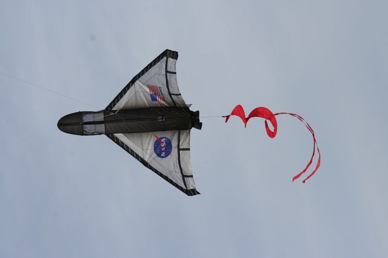 WindNSun Space Shuttle - 3D-Einleiner-Drachen/Kinderdrachen (1-Leiner) rtf (flugfertig) 127 cm x 130 cm Polyestertuch mit Druck Gfk-Gestänge grau/schwarz