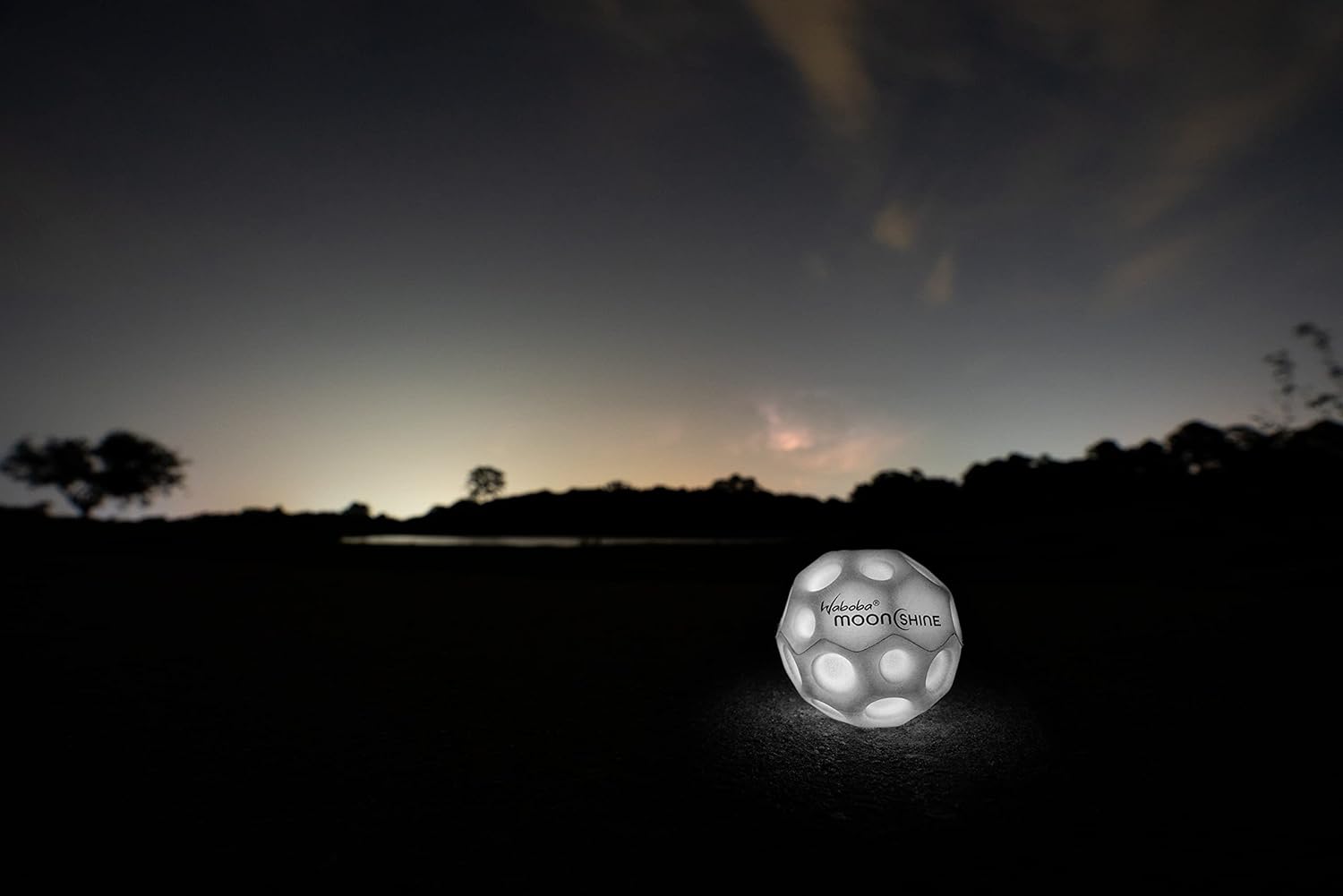 Waboba 3250609  Moon Ball – am Höchsten Springender Gummiball –-/bilder/big/61e7fx2pmfl._ac_sl1500_.jpg