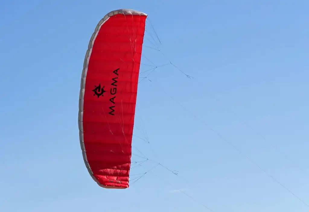 Elliot Magma III 2.0  Elliot Magma III 2.0  Vierleiner-Lenkdrachen 267 cm x 85 cm rot