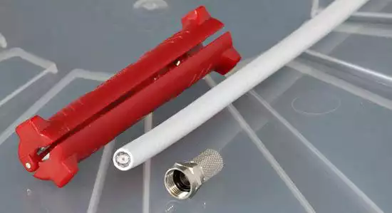 F-Stecker auf einem SAT- und Koaxialkabel montieren