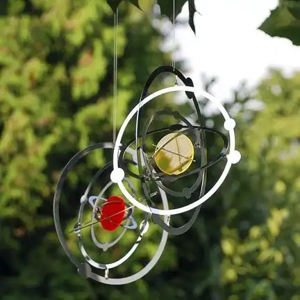 Elliot Lichtzauber - Edelstahl-Planetensystem mit Lichtzauber Metallwindspiel hängend groß 39 cm rot Edelstahl-Planetensystem mit Lichtzauber